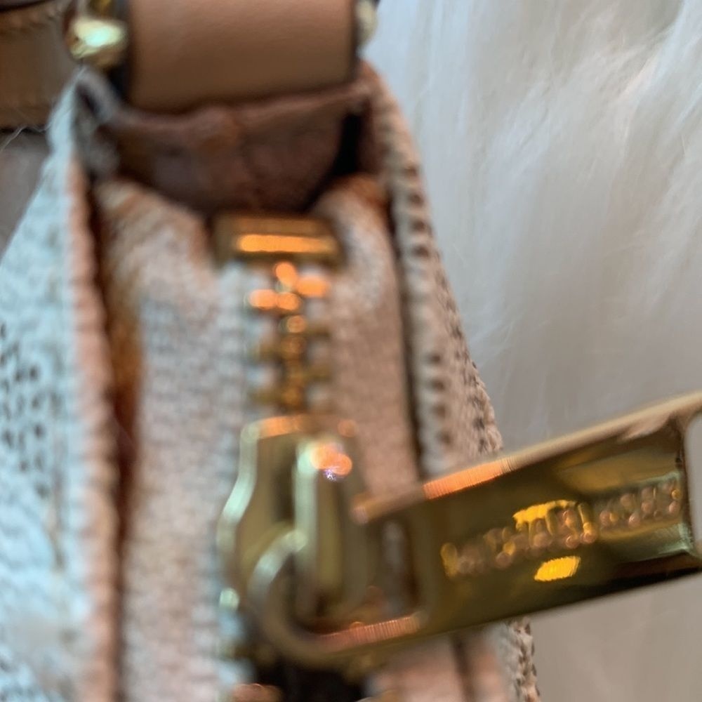MICHEAL KORS FASHION WRISTLET - Picture 14 of 16